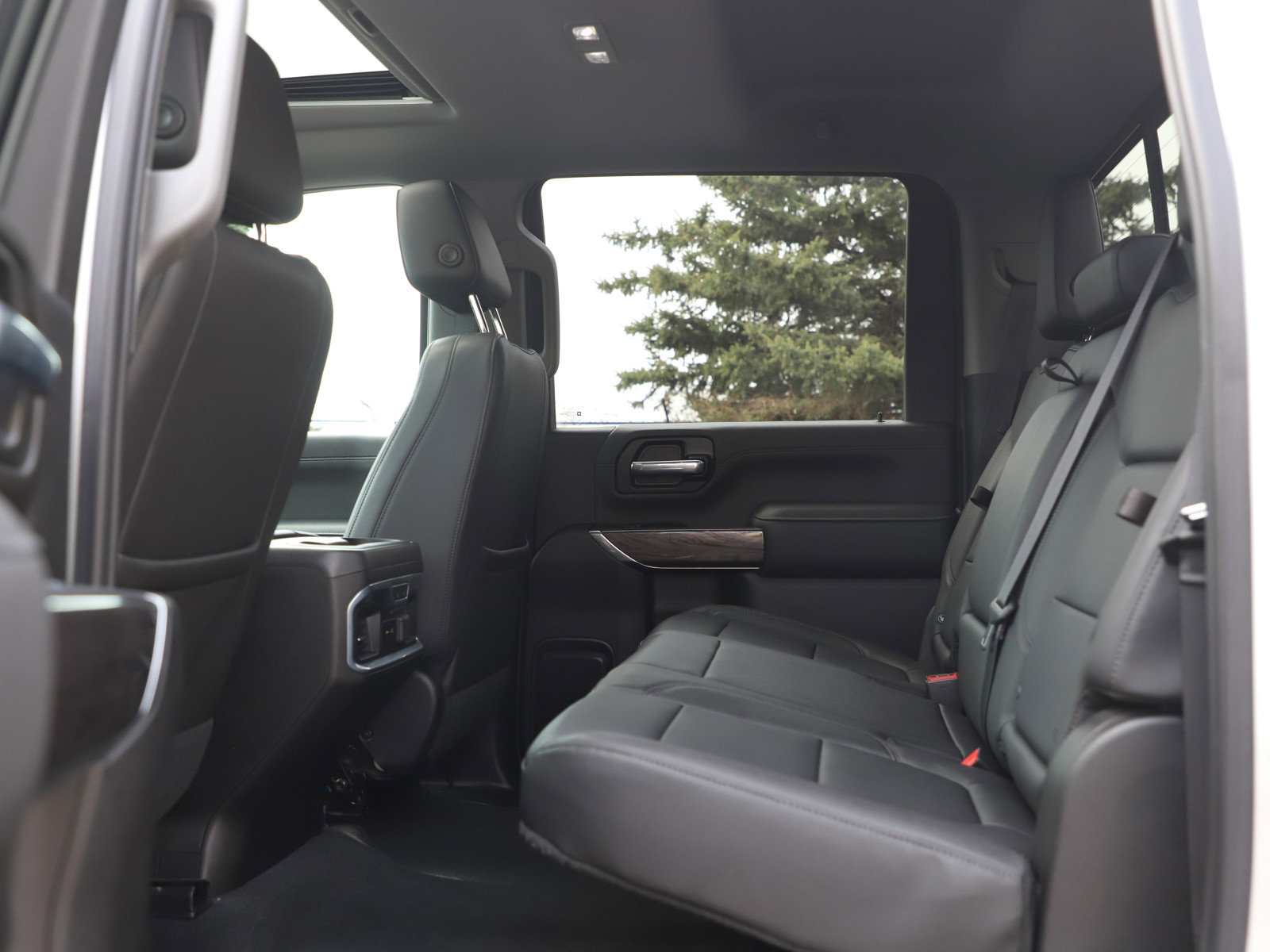 Used 2022 Chevrolet Silverado 3500 LTZ w/ LTZ Plus Package image 16