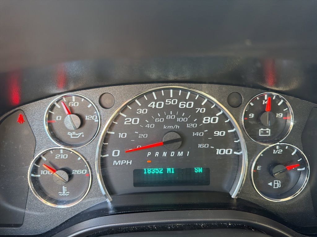 Used 2024 Chevrolet Express 3500 LS w/ Chrome Appearance Package RWD image 12