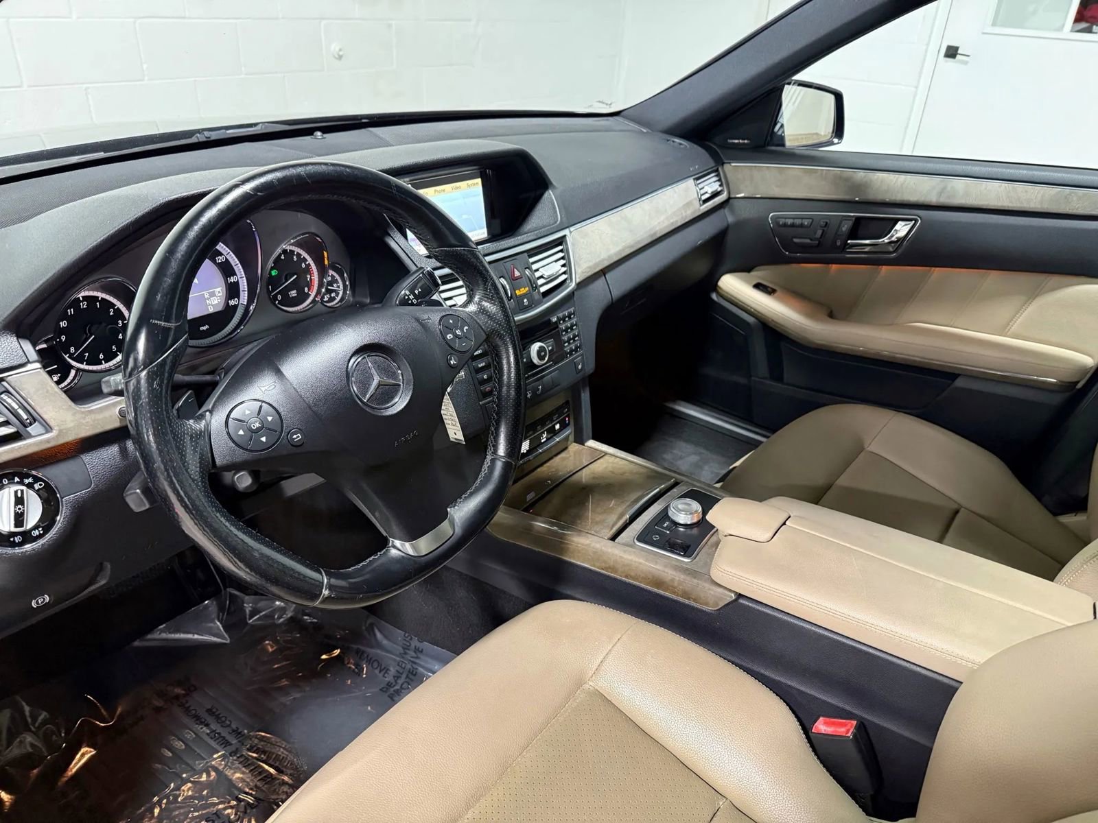 Used 2010 Mercedes-Benz E 350 E 350 4MATIC Sedan 4D image 13