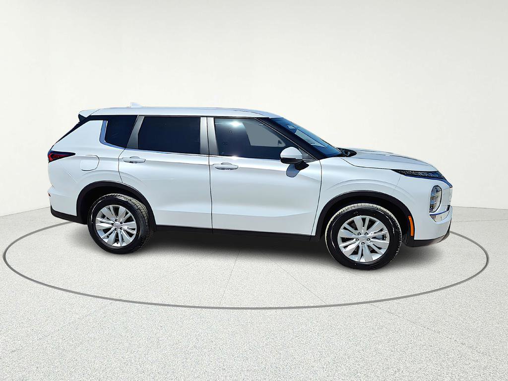 New 2026 Mitsubishi Outlander ES FWD image 8