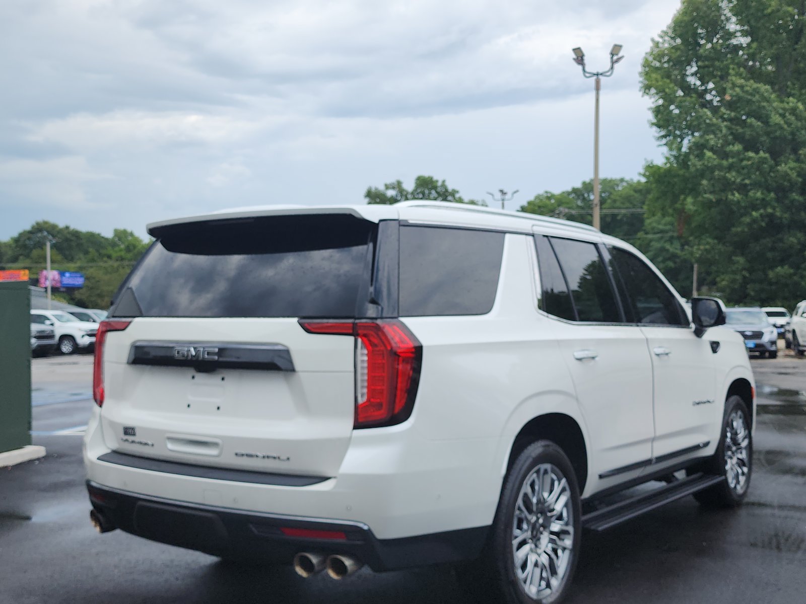 Used 2023 GMC Yukon Denali Ultimate AWD/4WD image 5