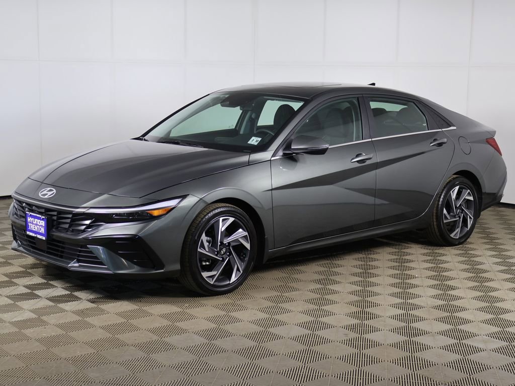 Used 2025 Hyundai Elantra Limited FWD image 24