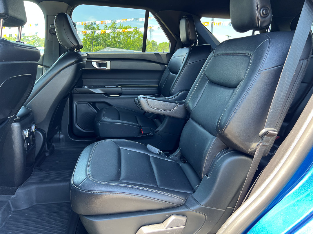 Used 2020 Ford Explorer XLT w/ Equipment Group 202A AWD/4WD image 27