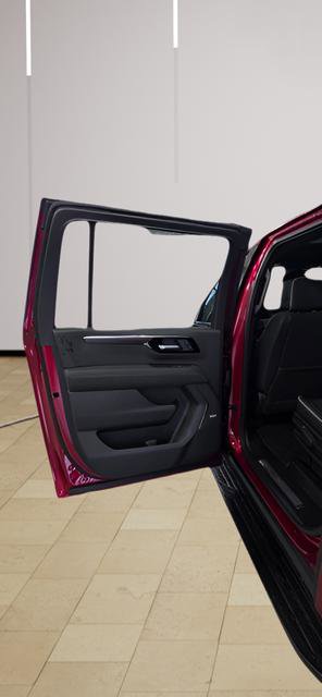 New 2026 Chevrolet Suburban Premier w/ Sun And Tow Package AWD/4WD image 25