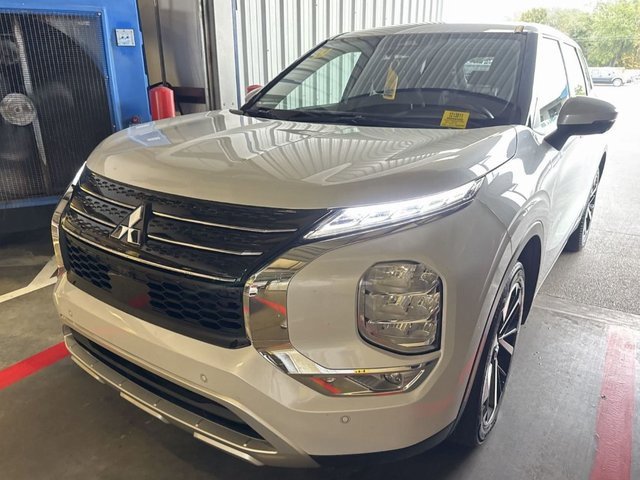 Used 2024 Mitsubishi Outlander SE