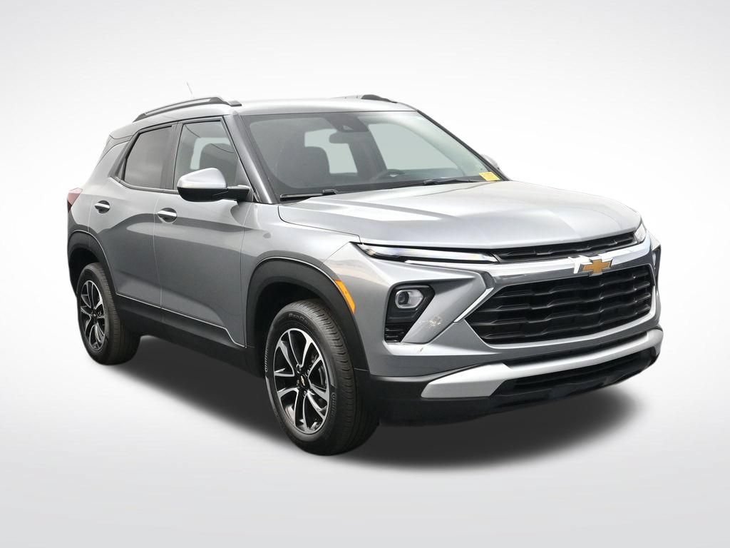 Used 2025 Chevrolet TrailBlazer LT AWD/4WD image 3