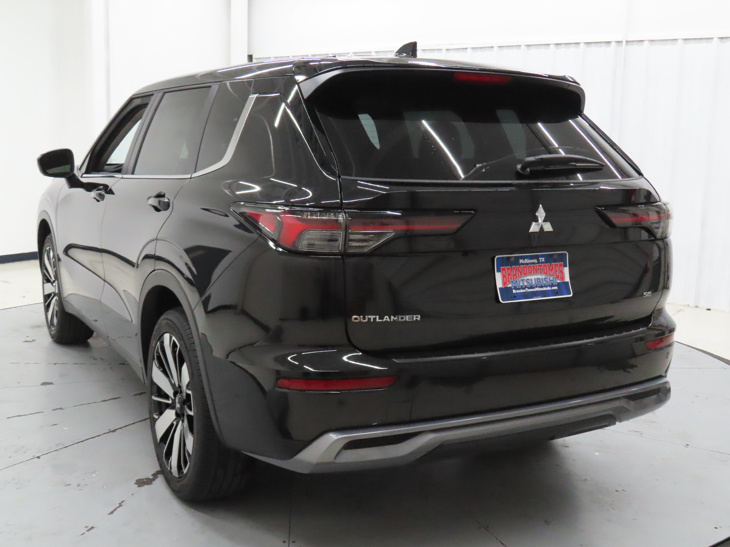New 2026 Mitsubishi Outlander SE FWD image 6