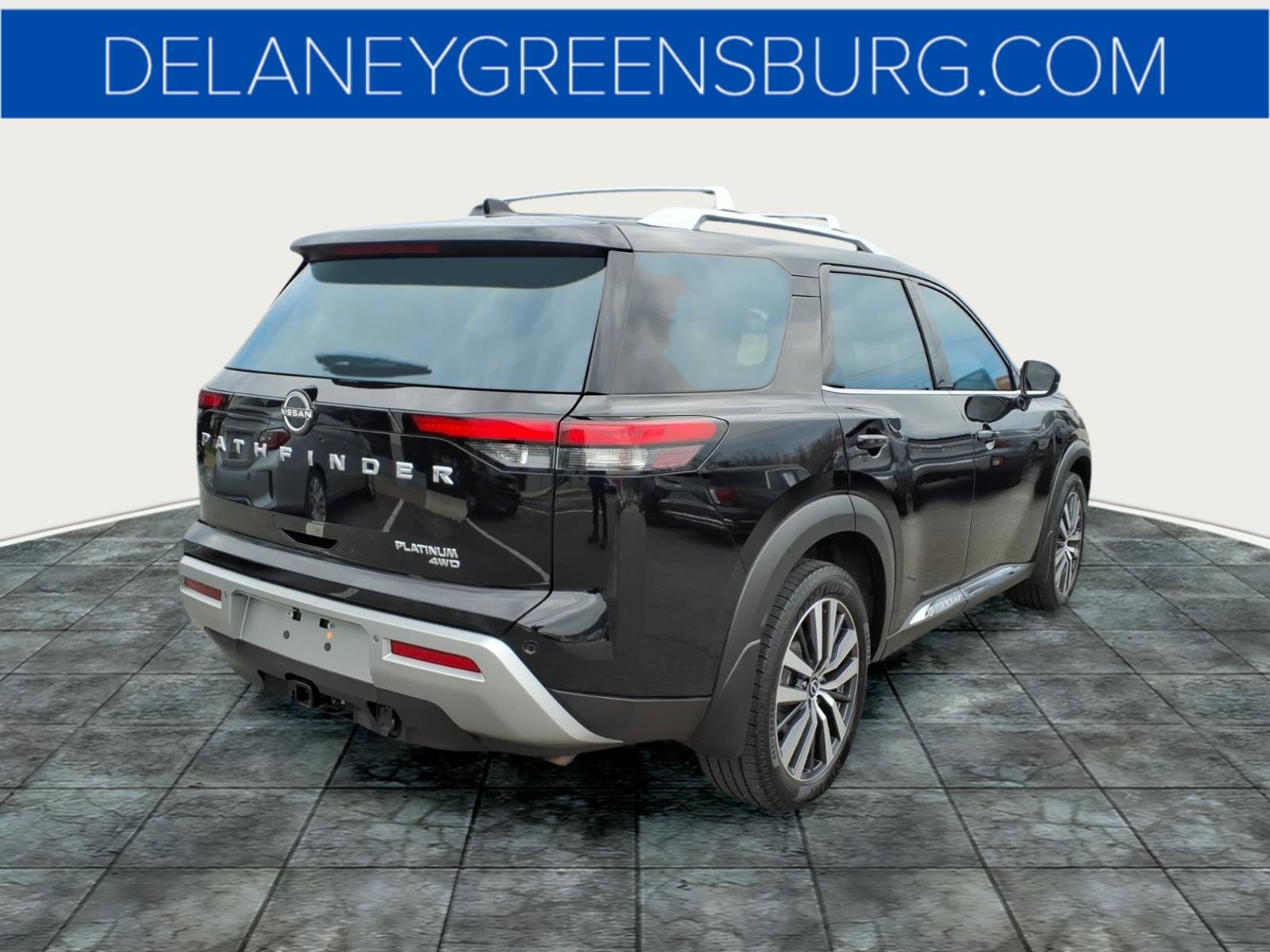 Used 2022 Nissan Pathfinder Platinum w/ Cargo Package image 3