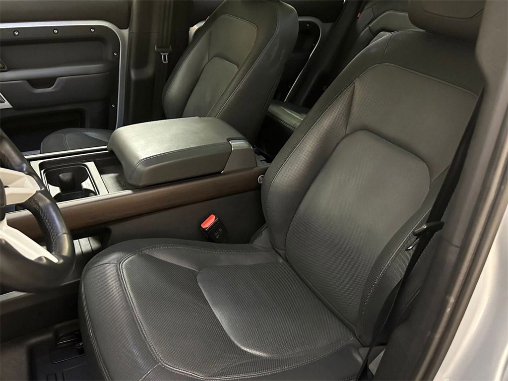 Used 2023 Land Rover Defender 110 X-Dynamic SE image 5