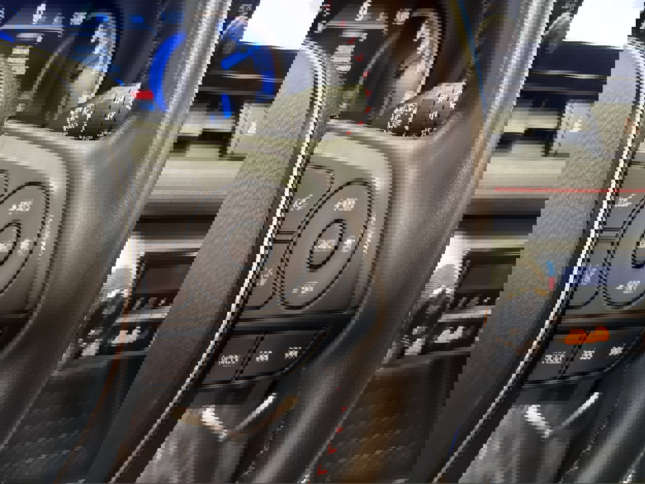 Used 2023 Toyota RAV4 SE w/ Weather & Moonroof Package image 32