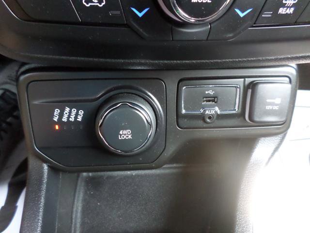 Used 2018 Jeep Renegade Latitude image 16