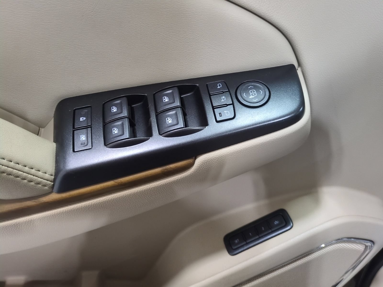 Used 2019 GMC Yukon Denali w/ Open Road Package AWD/4WD image 19