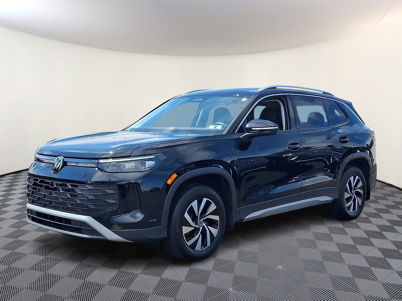 Certified 2026 Volkswagen Tiguan S AWD/4WD image 3