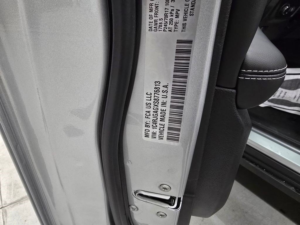 New 2025 Jeep Grand Cherokee Laredo w/ Luxury Tech Group I RWD image 13