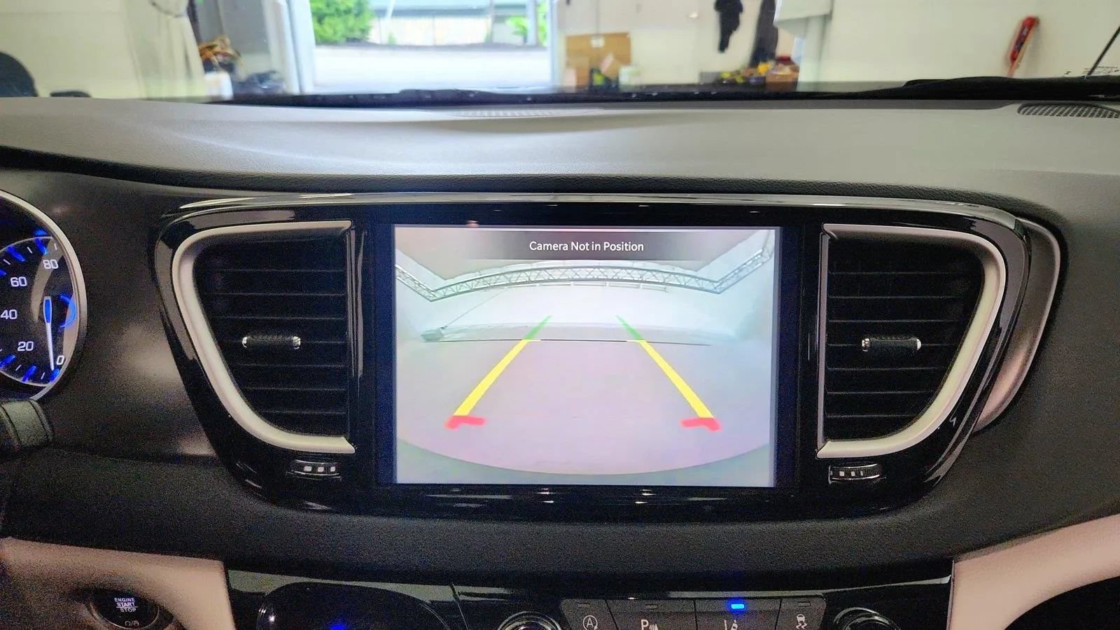 Used 2023 Chrysler Pacifica Touring-L FWD image 17