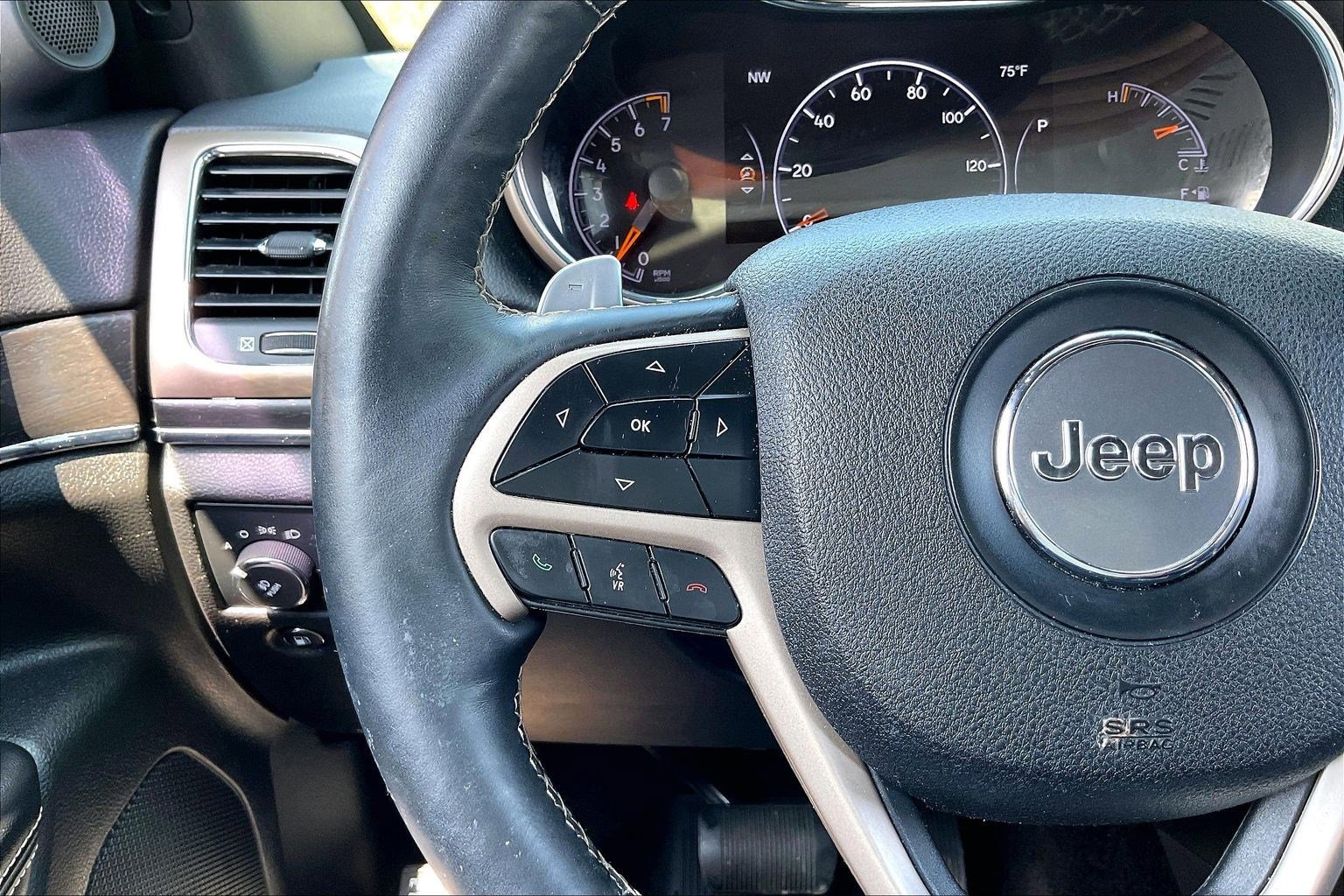 Used 2017 Jeep Grand Cherokee Limited image 17