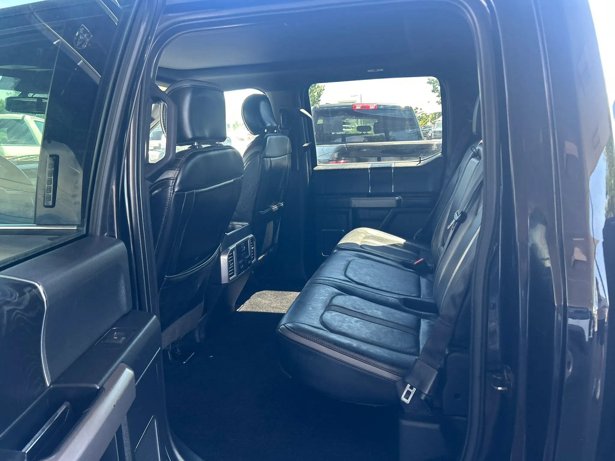Used 2018 Ford F150 Platinum w/ Equipment Group 701A Luxury AWD/4WD image 19