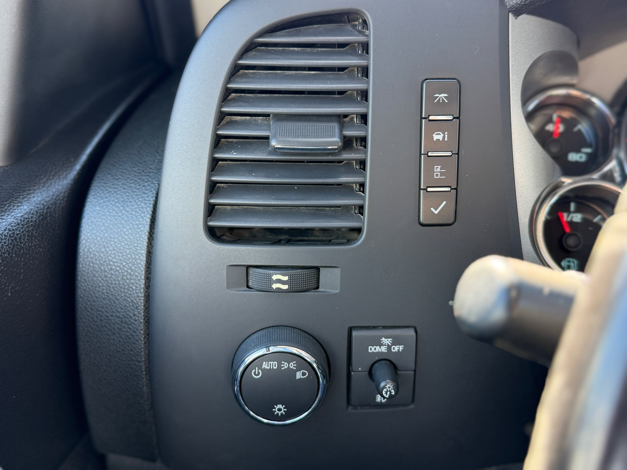 Used 2012 Chevrolet Silverado 1500 LT w/ All-Star Edition AWD/4WD image 6
