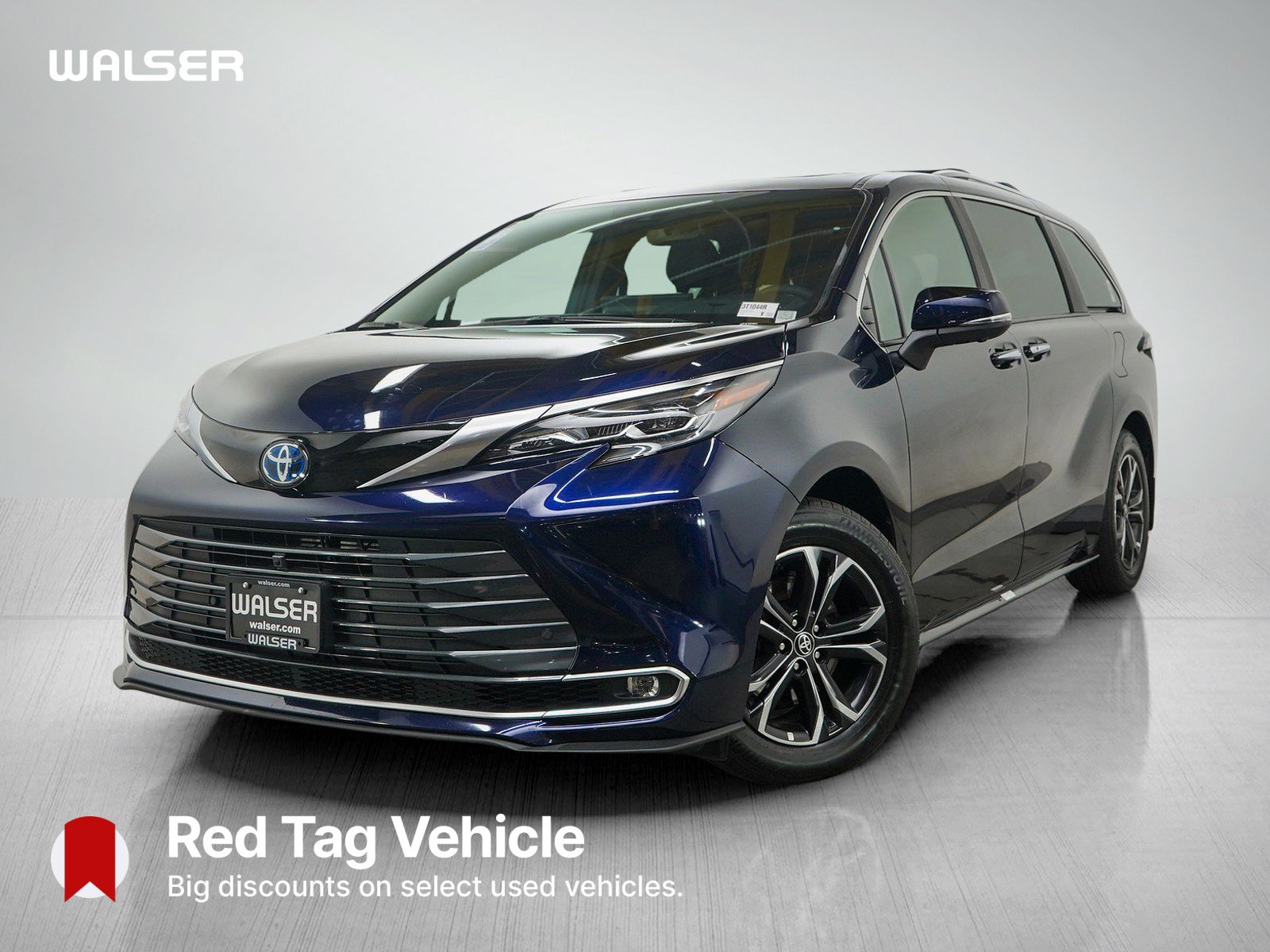 Used 2025 Toyota Sienna Platinum AWD/4WD image 1