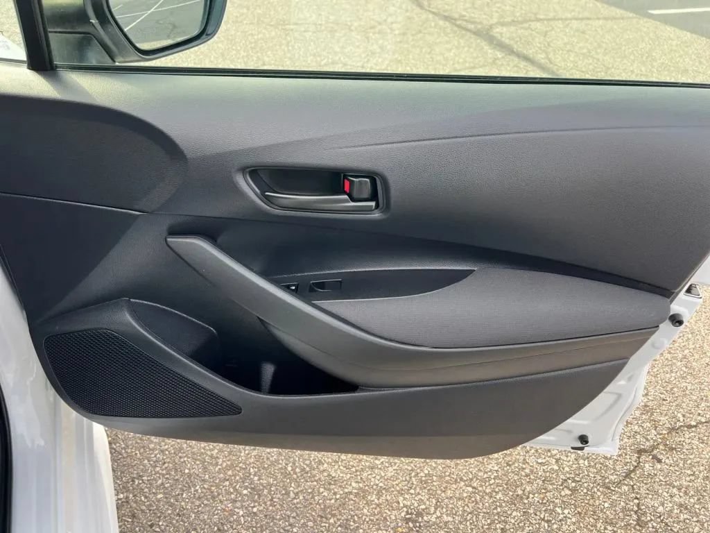 Used 2026 Toyota Corolla LE FWD image 19
