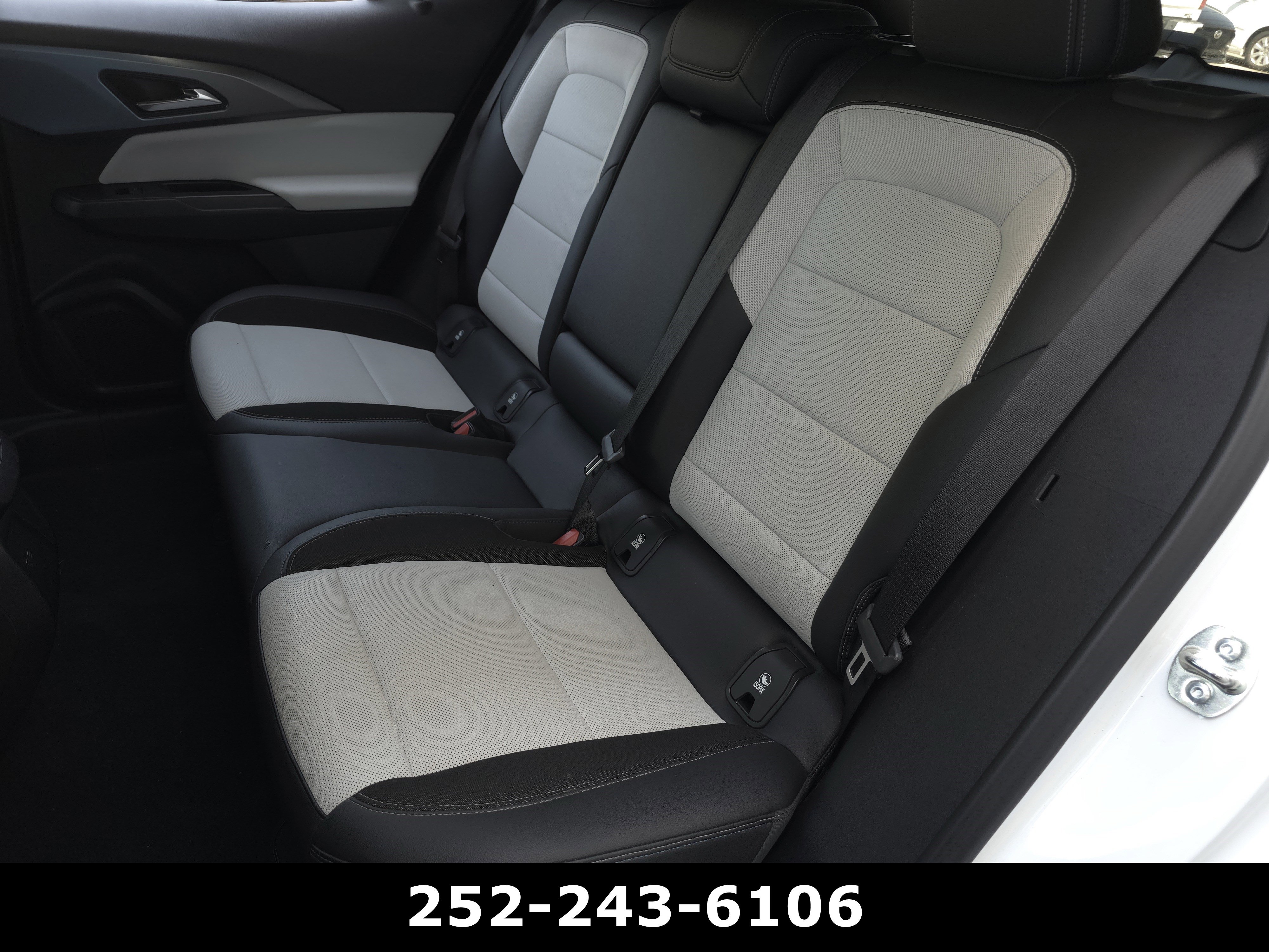 Used 2025 Chevrolet Equinox EV LT FWD image 30