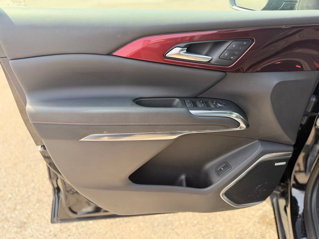 Used 2025 Chevrolet Traverse RS w/ LPO, Floor Liner Package FWD image 11