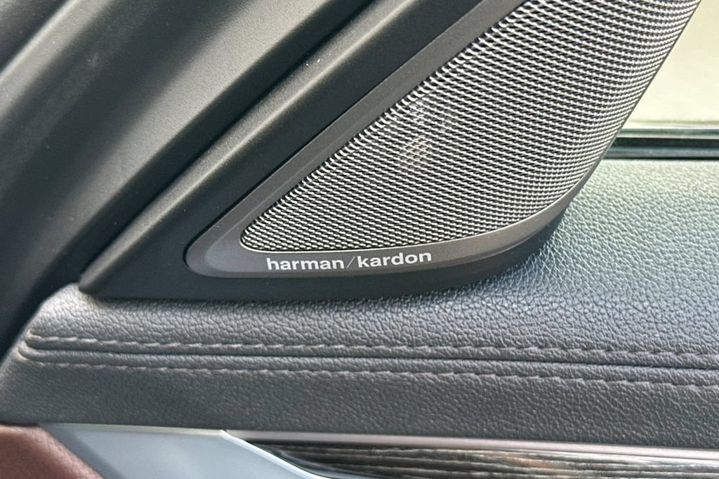 Used 2020 BMW 740i w/ M Sport Package RWD image 19
