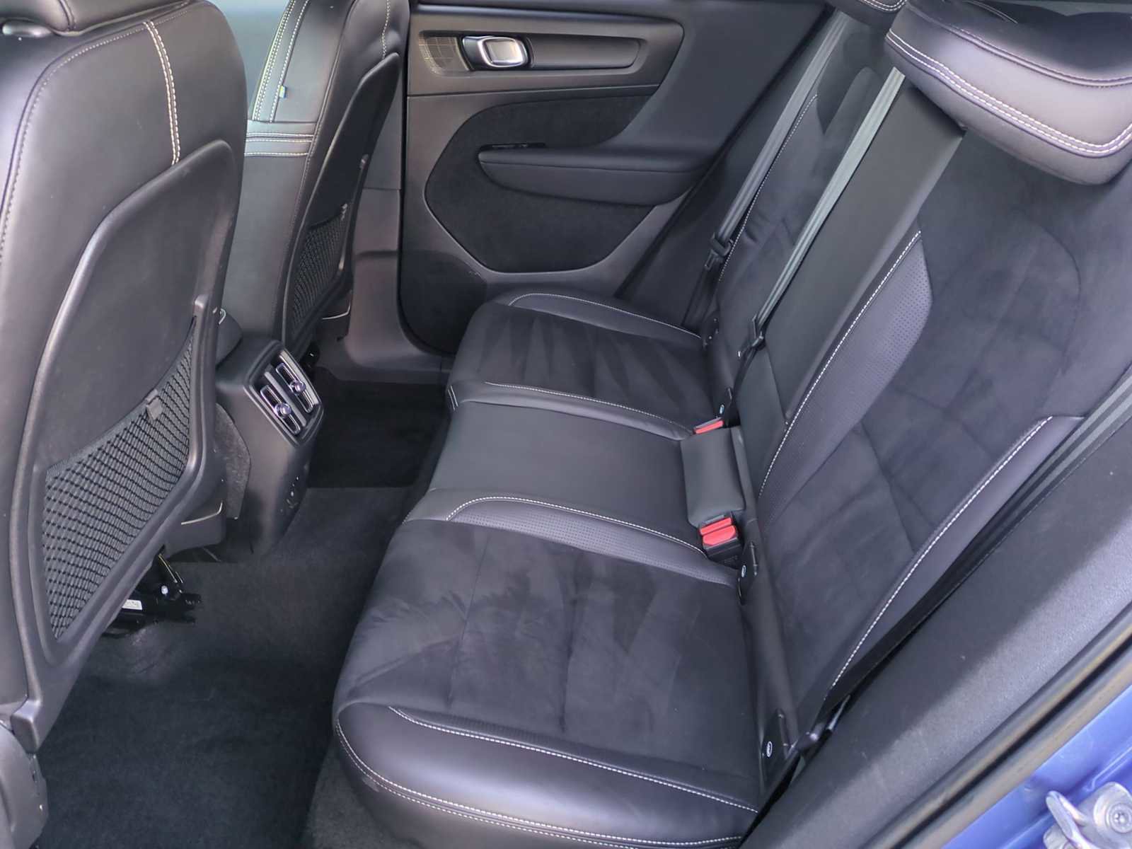 Used 2021 Volvo XC40 P8 Recharge w/ Advanced Package image 19