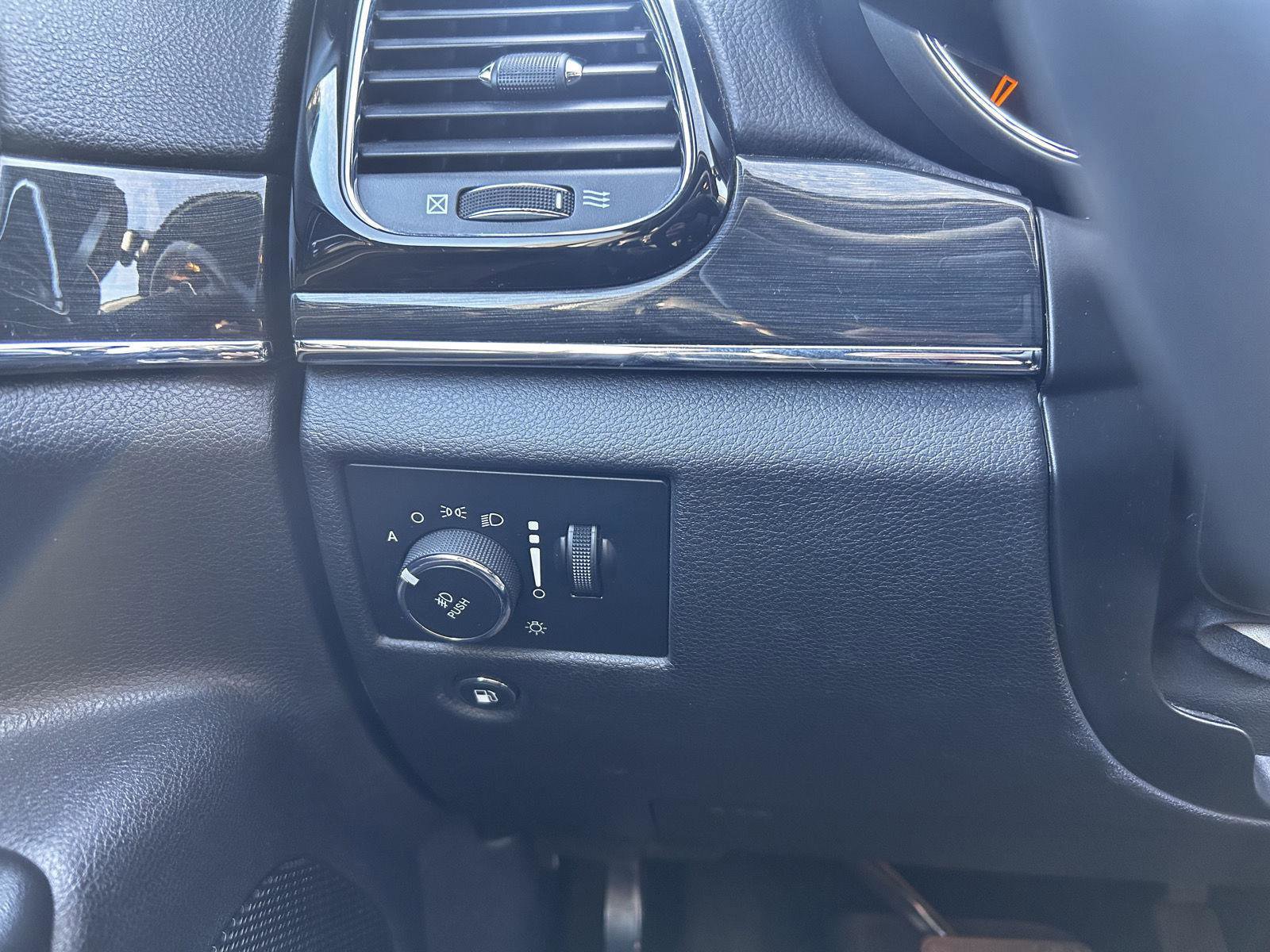 Used 2019 Jeep Grand Cherokee Trailhawk w/ Trailhawk Luxury Group image 27