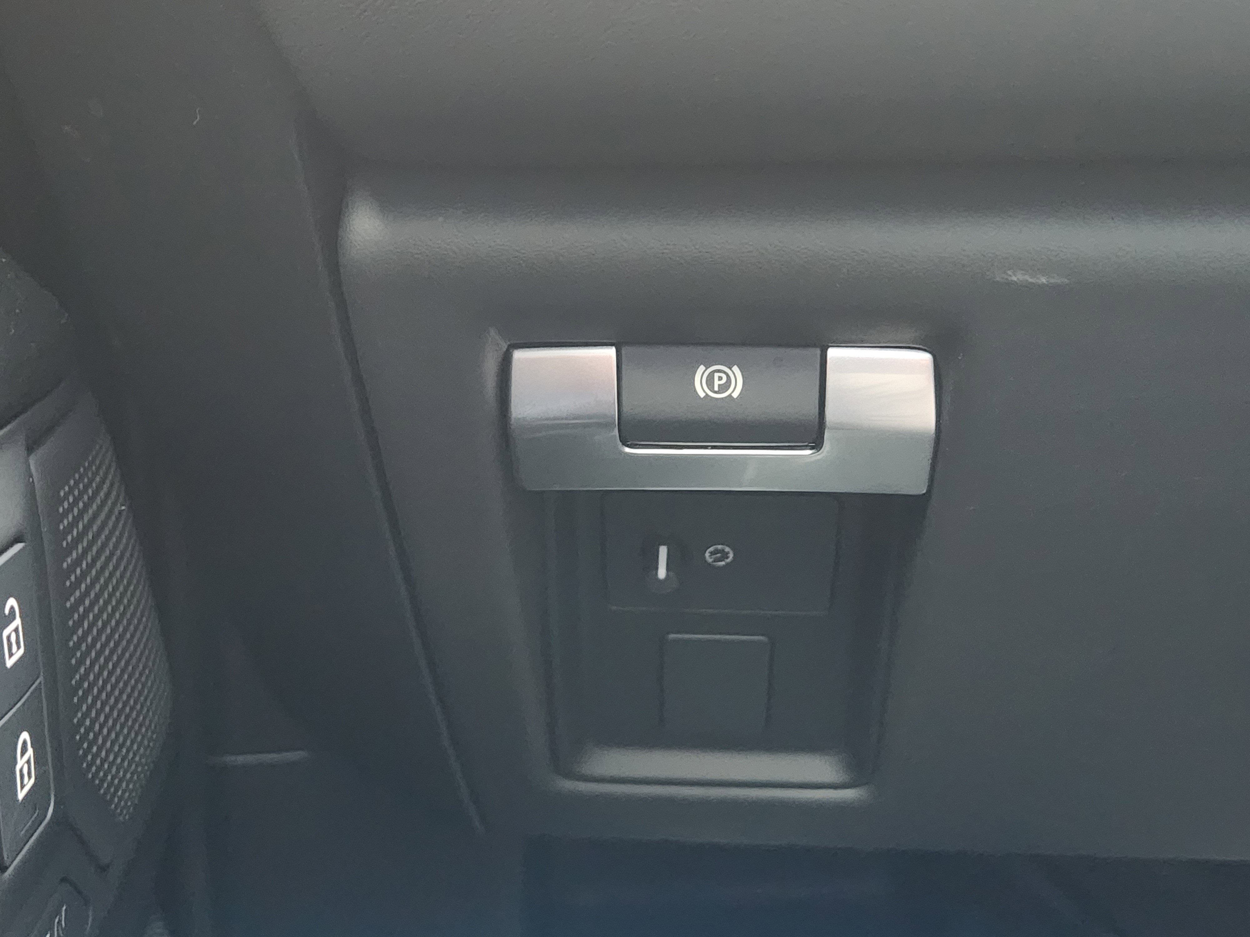 Certified 2025 Land Rover Defender 110 image 22