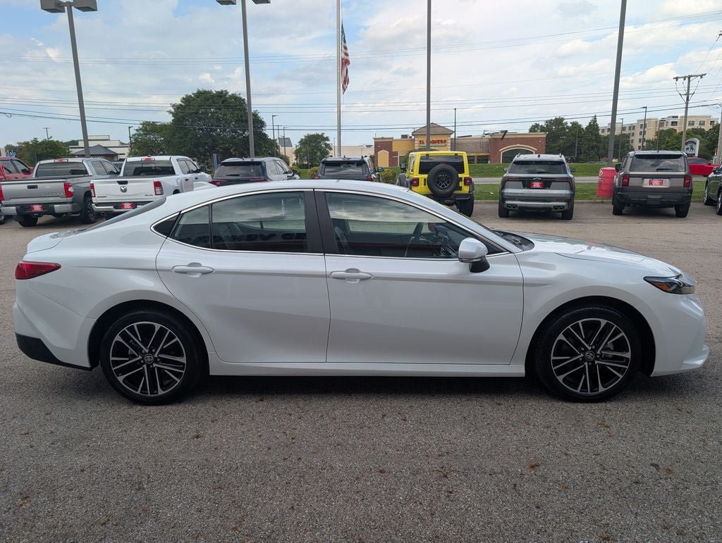 Used 2025 Toyota Camry XLE AWD/4WD image 8