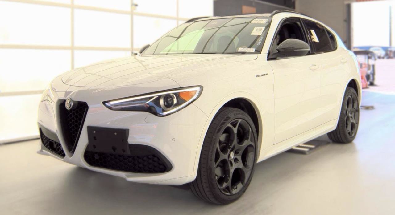 Used 2023 Alfa Romeo Stelvio Estrema AWD/4WD image 5