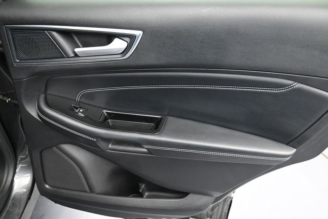 Used 2020 Ford Edge Titanium FWD image 34