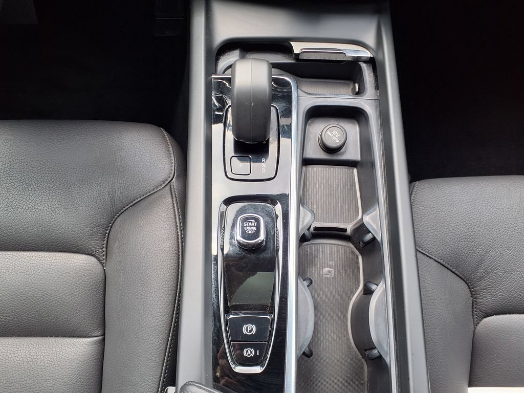 Certified 2025 Volvo XC60 B5 Plus AWD/4WD image 28