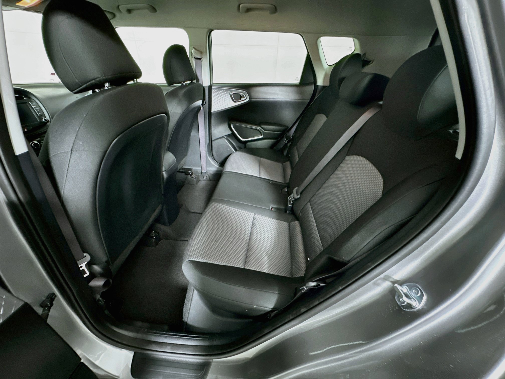 Used 2025 Kia Soul LX w/ LX Technology Package FWD image 26