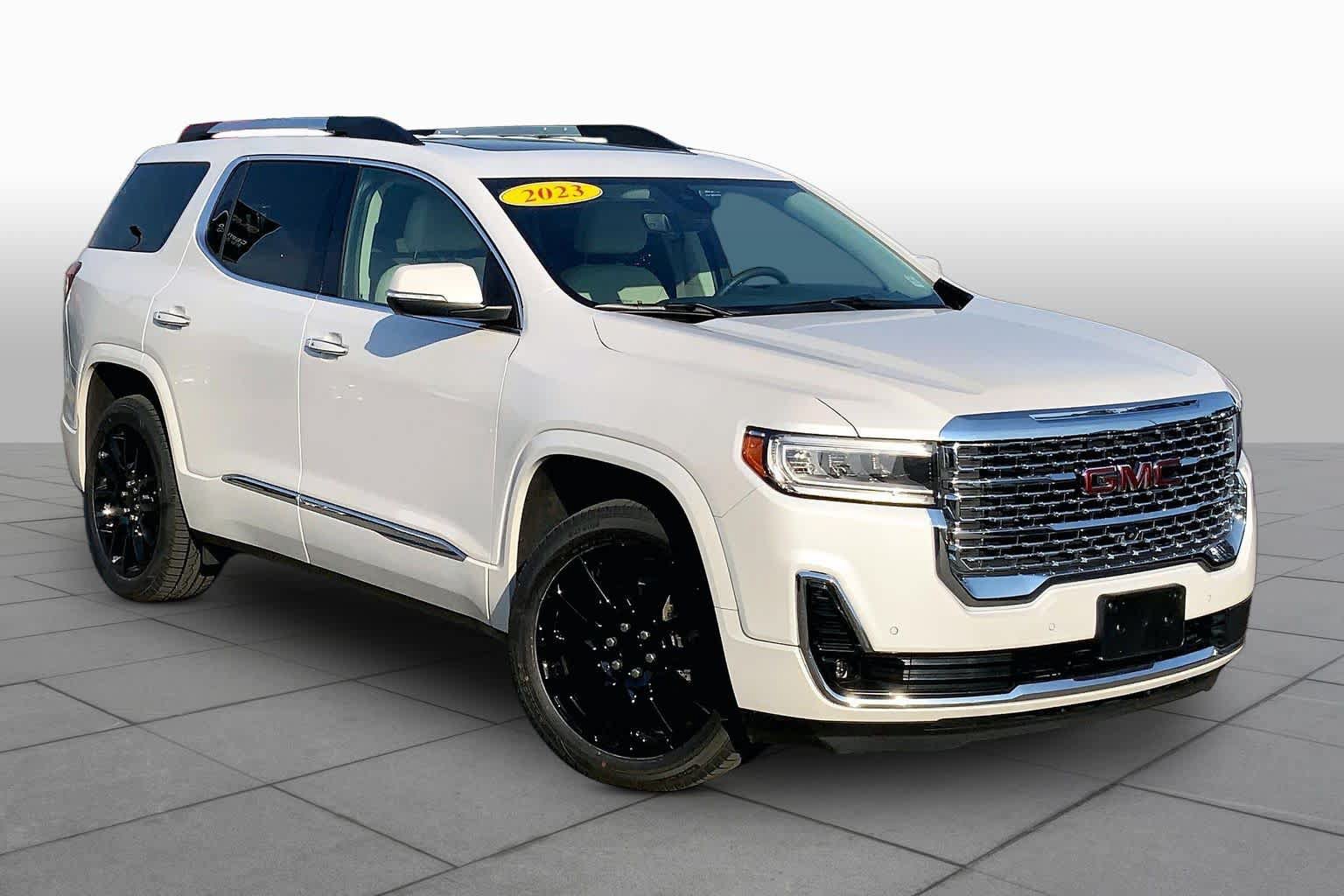 Used 2023 GMC Acadia Denali w/ Denali Ultimate Package AWD/4WD image 3