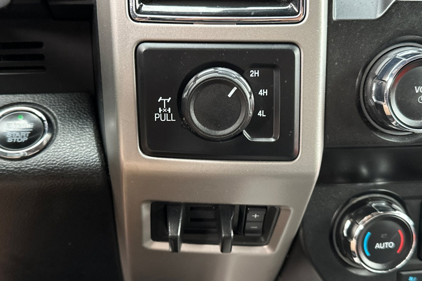 Used 2020 Ford F350 Lariat w/ Lariat Ultimate Package AWD/4WD image 26