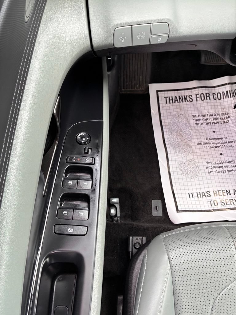 Used 2025 Hyundai Elantra Limited w/ Cargo Package FWD image 27