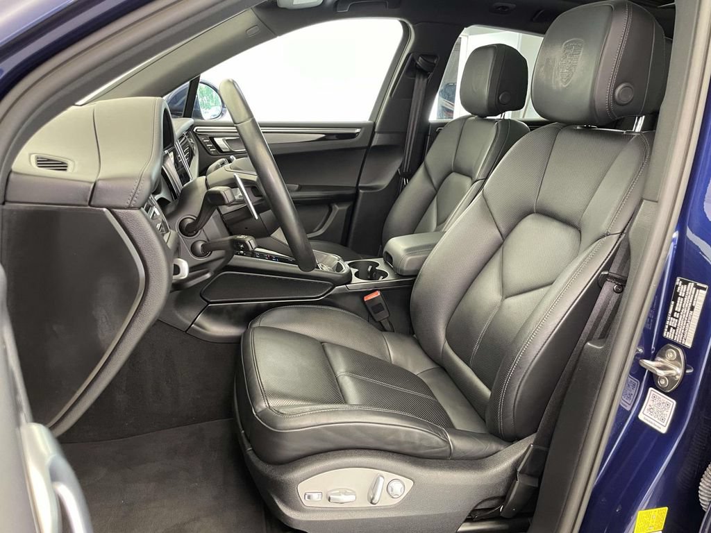 Certified 2023 Porsche Macan AWD/4WD image 5
