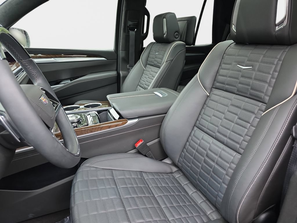 Used 2025 Cadillac Escalade Sport Platinum w/ LPO, ONYX Package AWD/4WD image 18