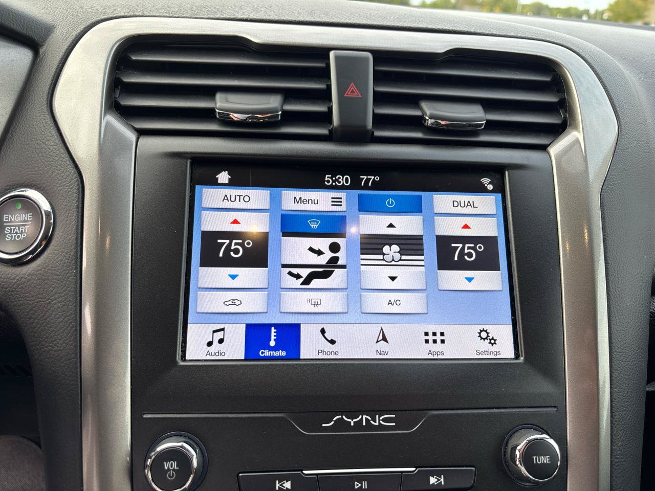Used 2019 Ford Fusion SE FWD image 21
