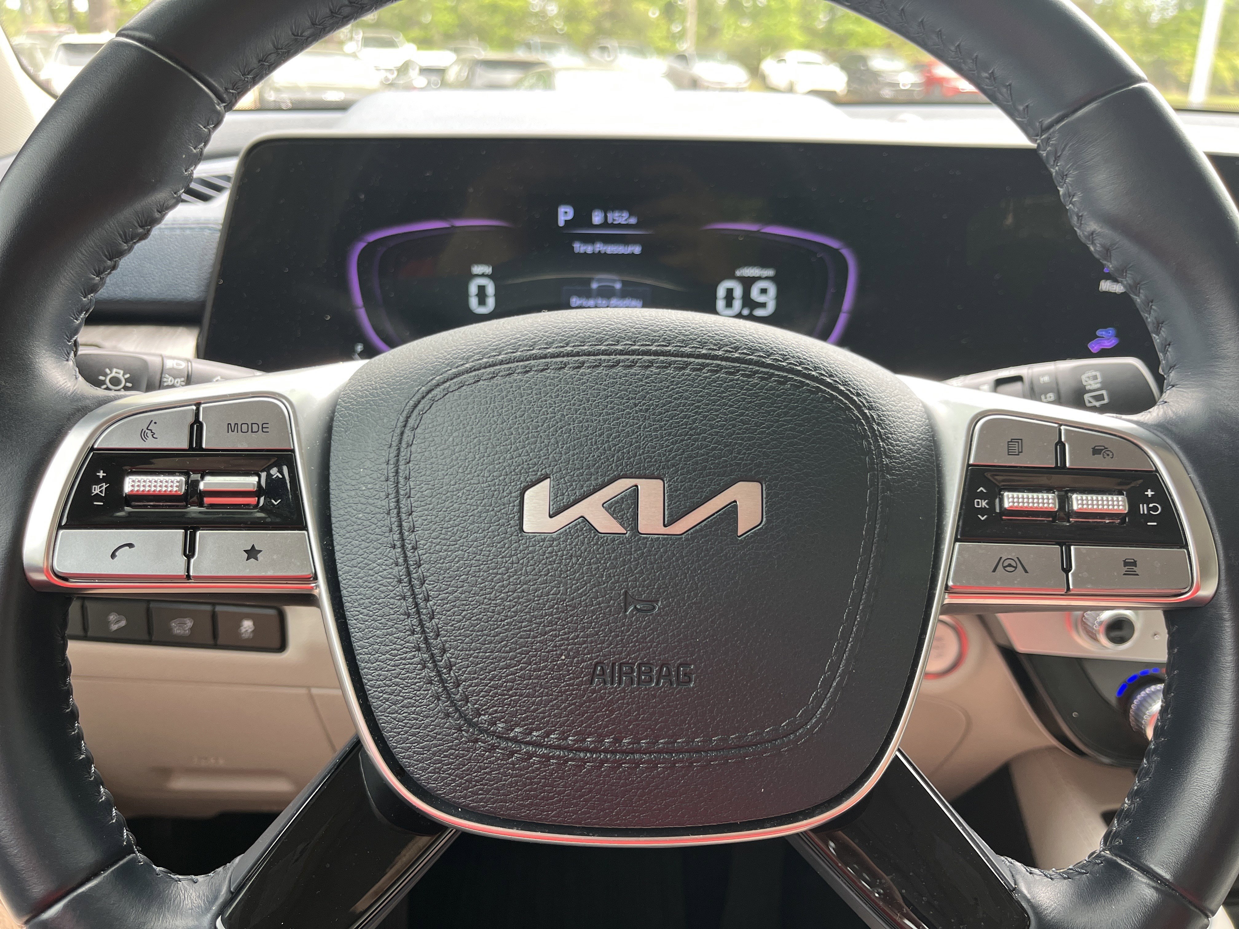 Used 2023 Kia Telluride EX w/ EX Captain's Chair Package image 13