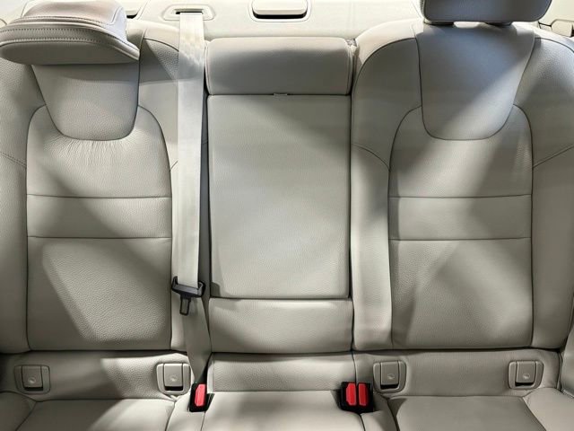 New 2024 Volvo S60 B5 Plus w/ Climate Package image 22
