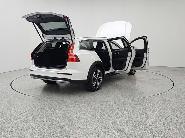 Certified 2025 Volvo V60 B5 Cross Country Plus AWD/4WD image 11