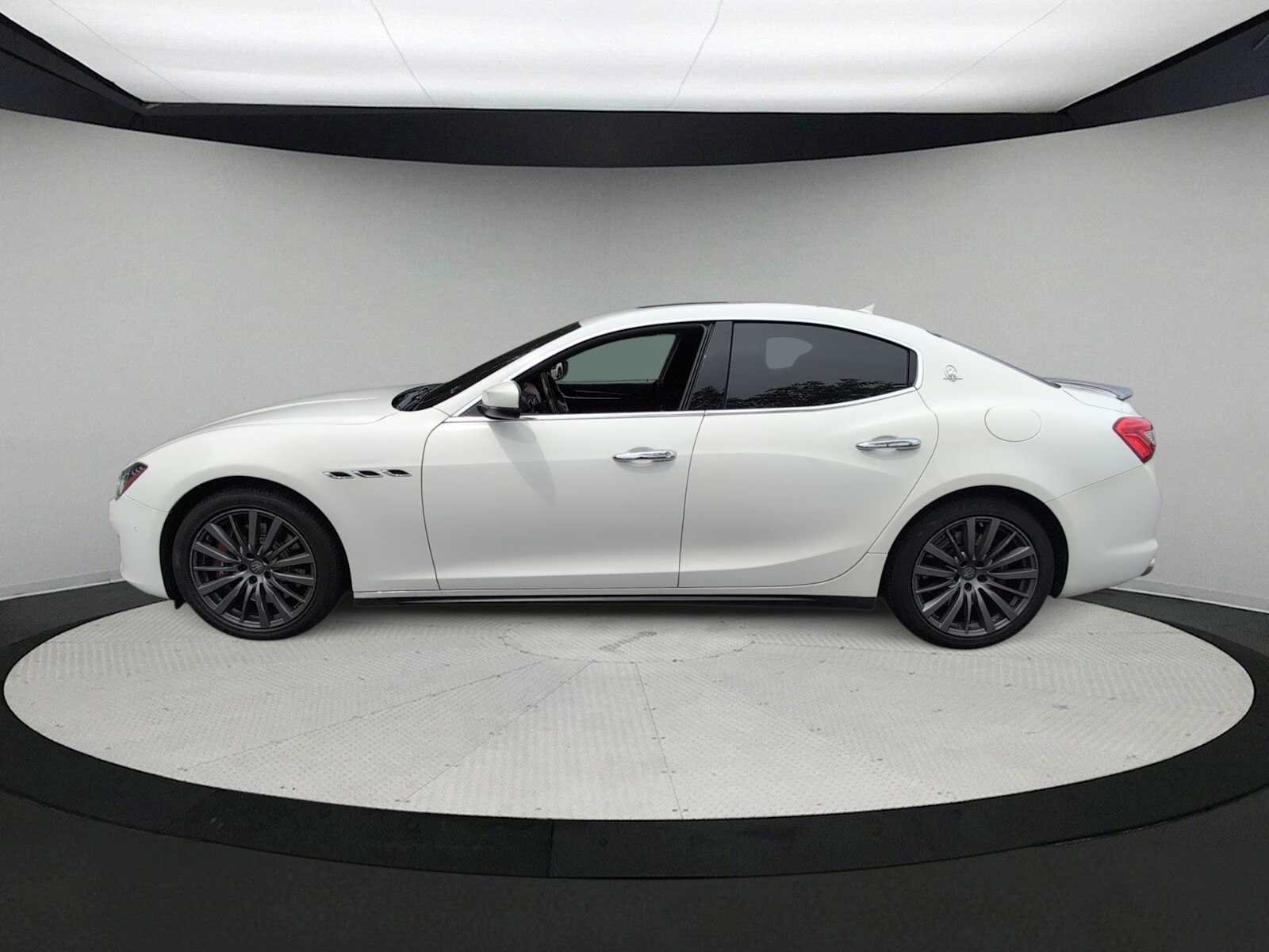 Used 2019 Maserati Ghibli S Q4 AWD/4WD image 5