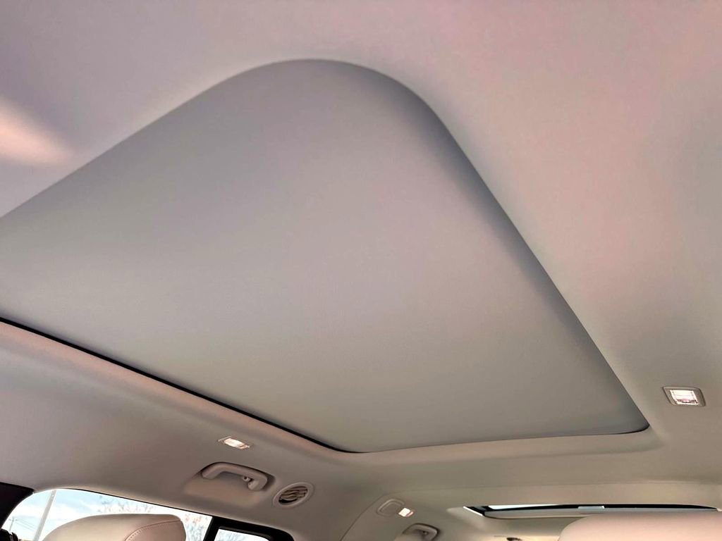 New 2026 Land Rover Defender 130 X-Dynamic SE image 19