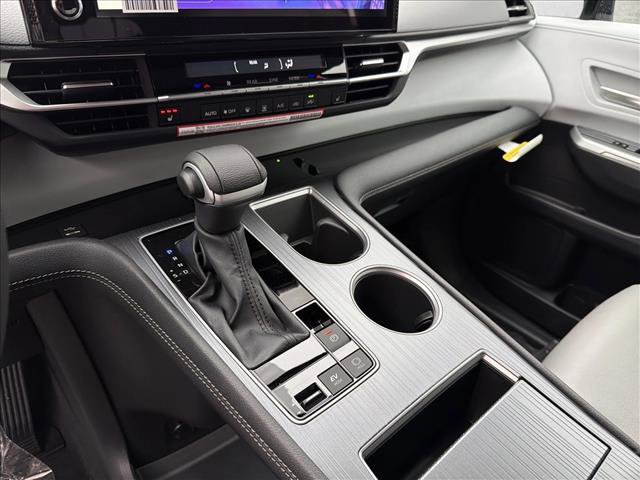 New 2026 Toyota Sienna XLE image 18