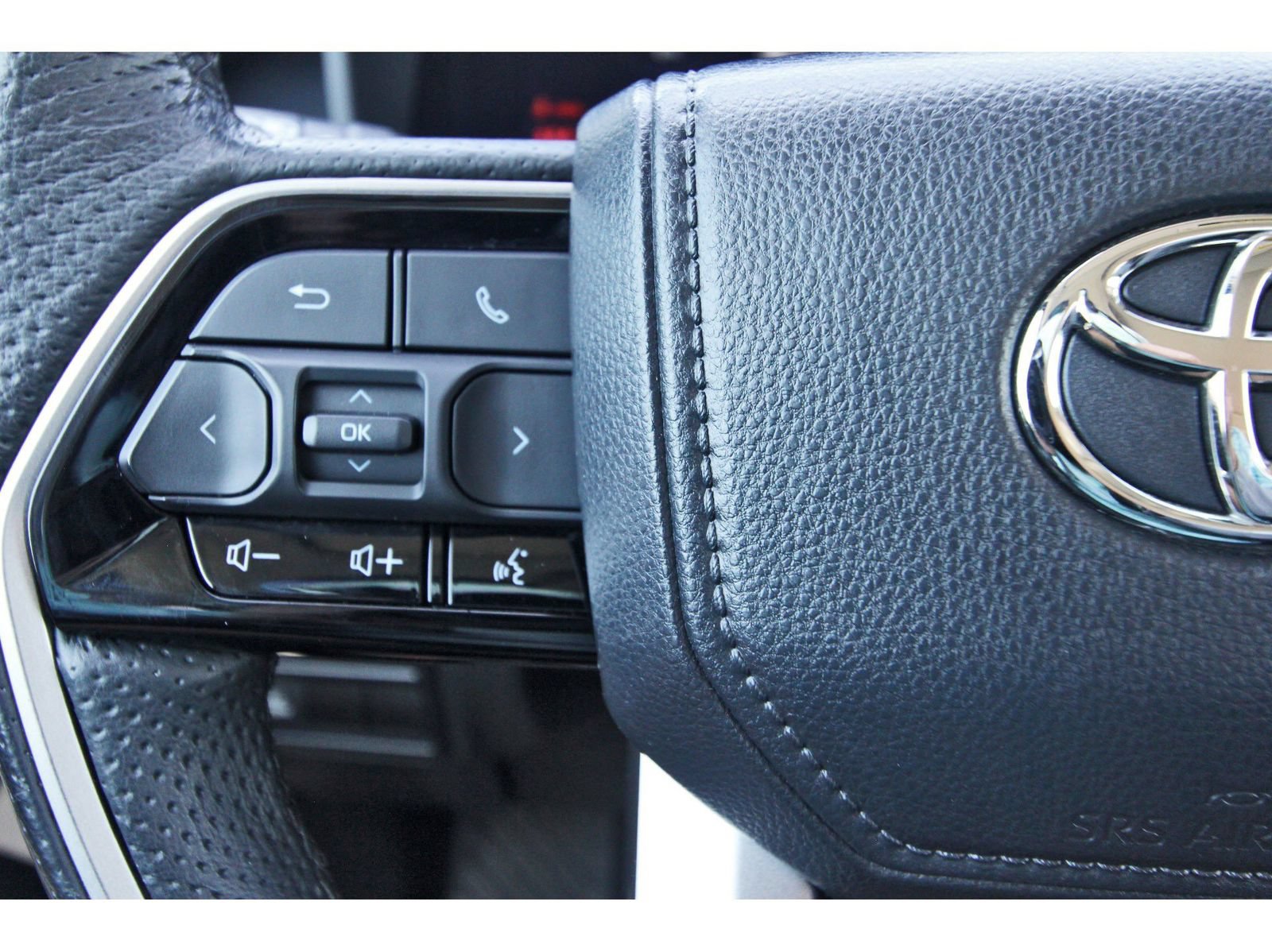 Used 2023 Toyota Tundra Limited w/ Power Package AWD/4WD image 18