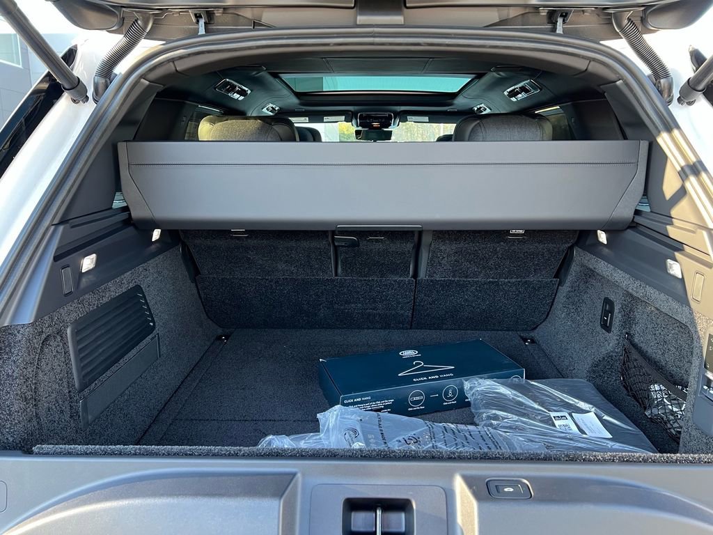 New 2026 Land Rover Range Rover SV image 27