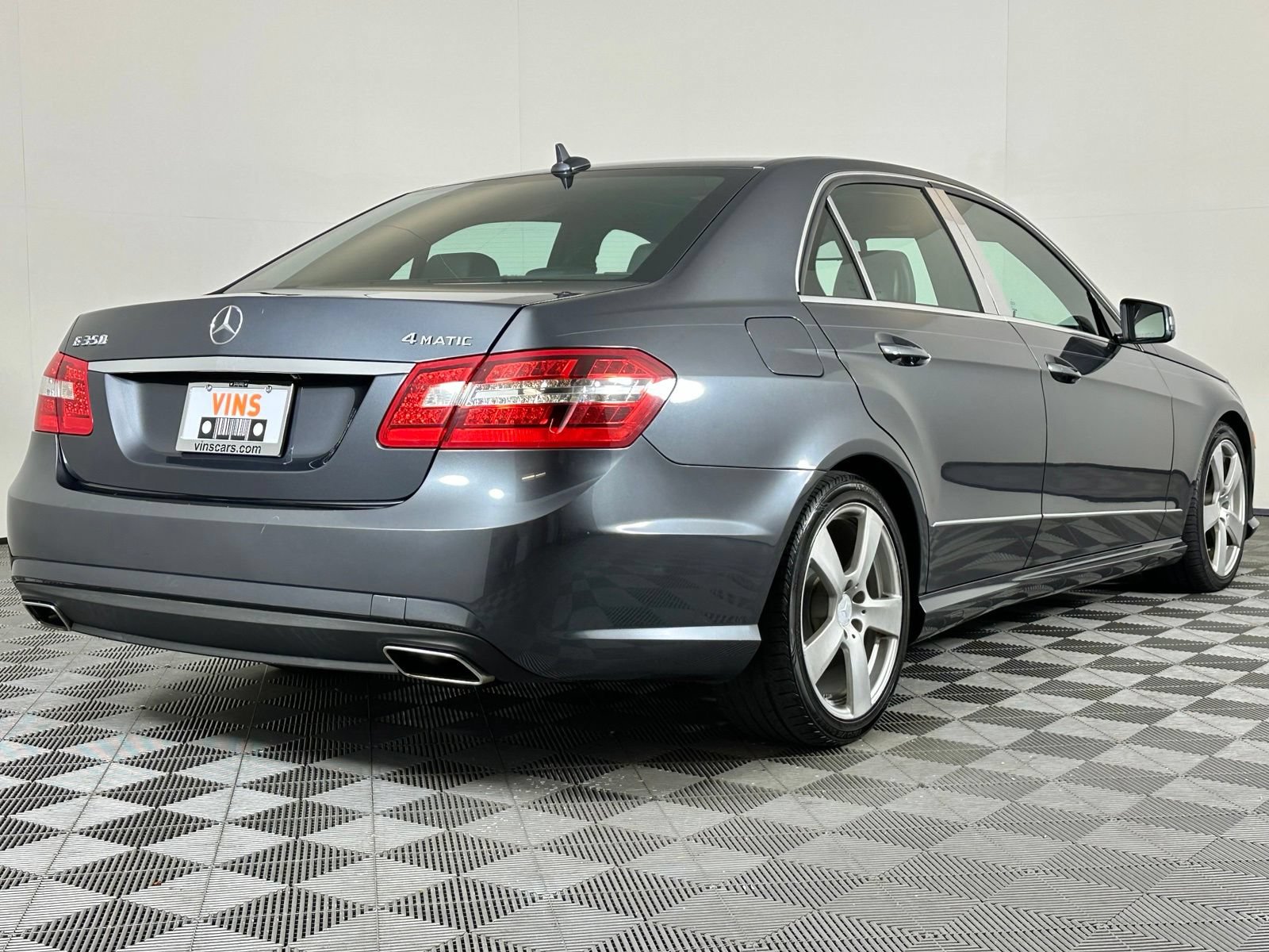 Used 2011 Mercedes-Benz E 350 4MATIC Sedan image 4